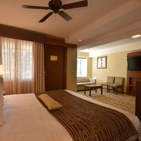 Best Western The Inn & Suites פסיפיק גרוב מראה חיצוני תמונה