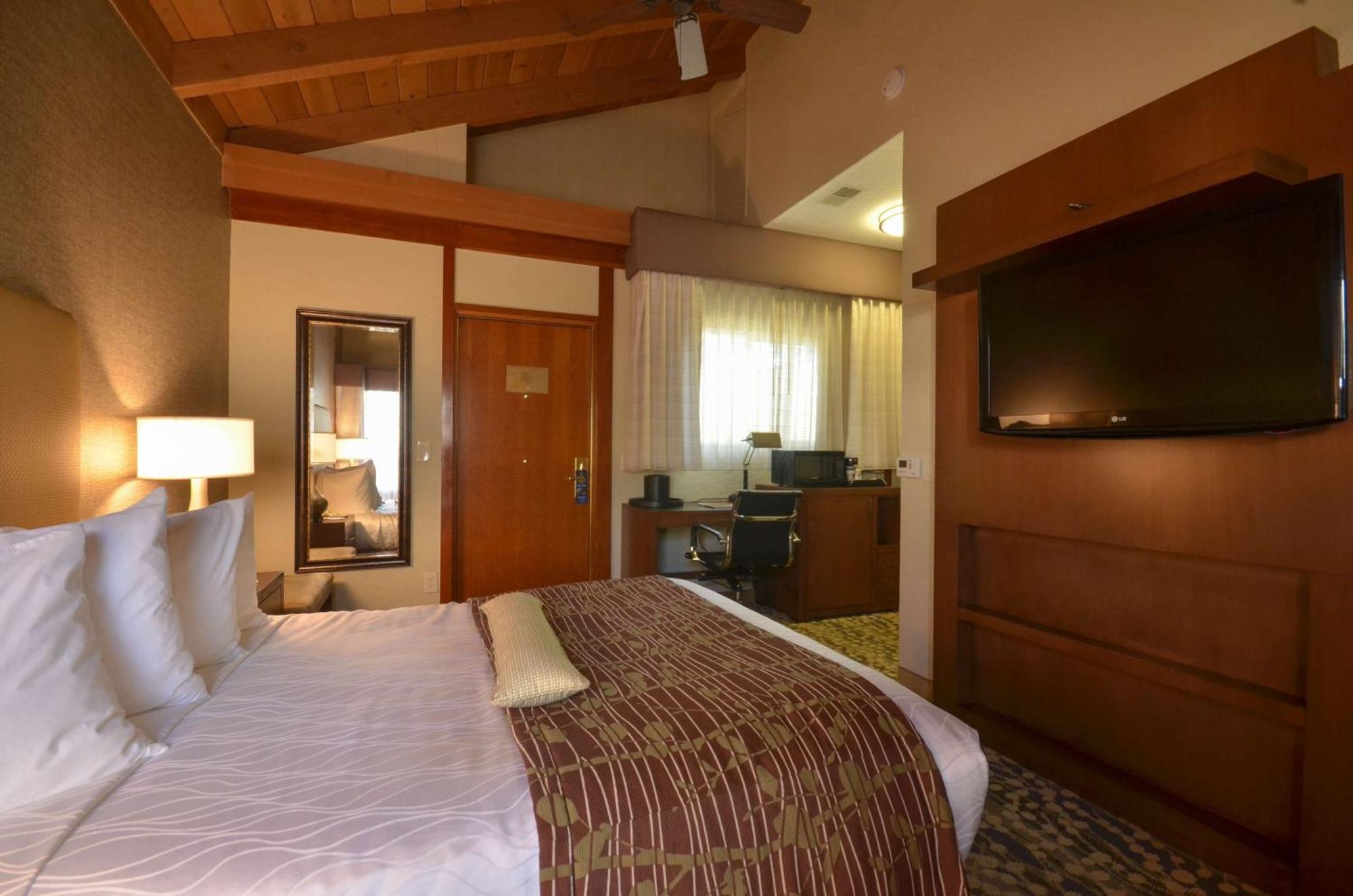 Best Western The Inn & Suites פסיפיק גרוב מראה חיצוני תמונה