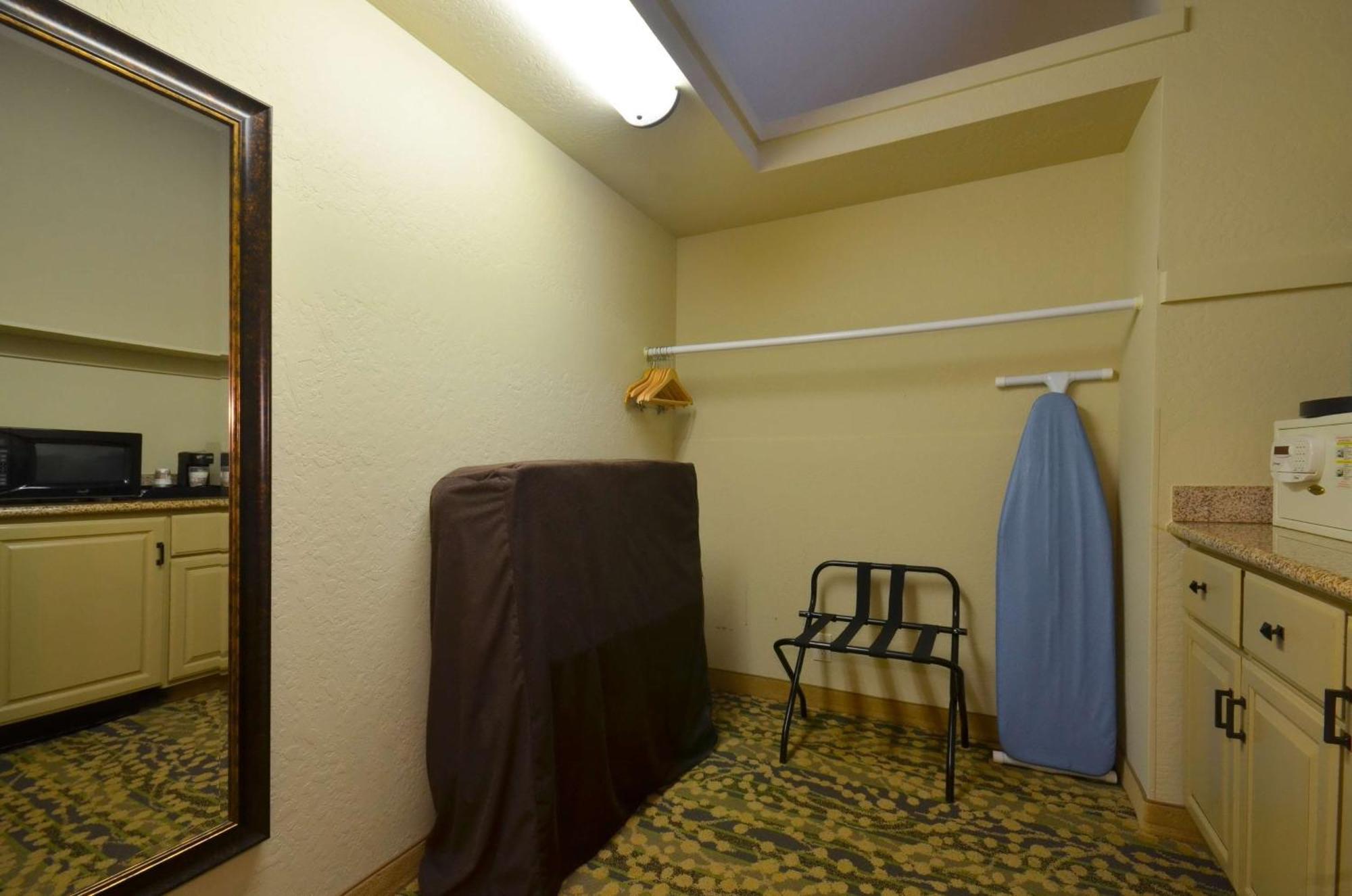 Best Western The Inn & Suites פסיפיק גרוב מראה חיצוני תמונה